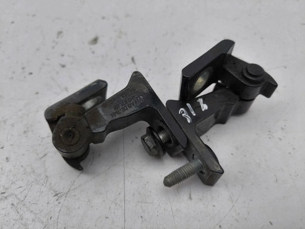 Rear door hinge set 4G0831401