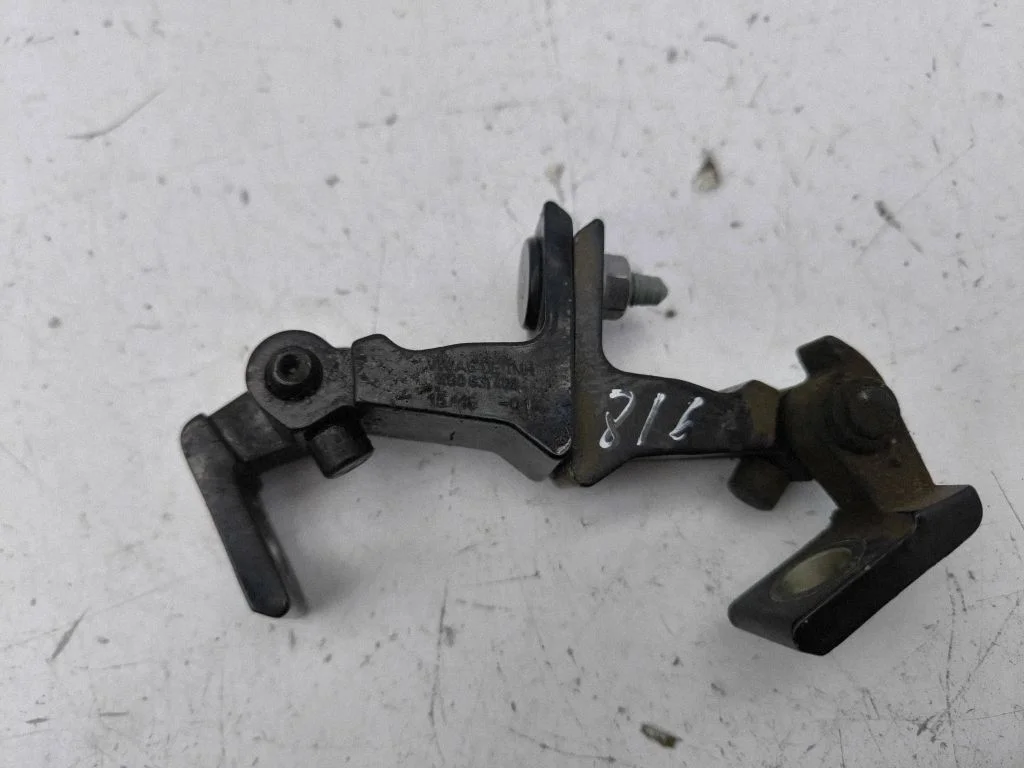 Rear door hinge set 4G0831402
