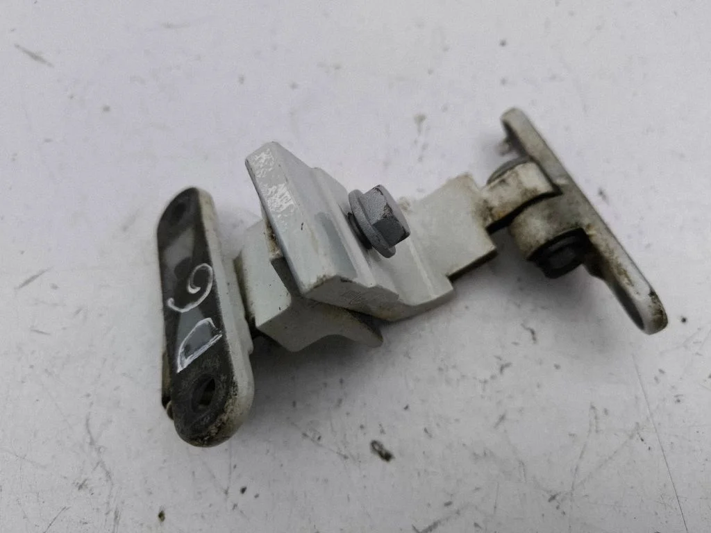 Rear door hinge set – right