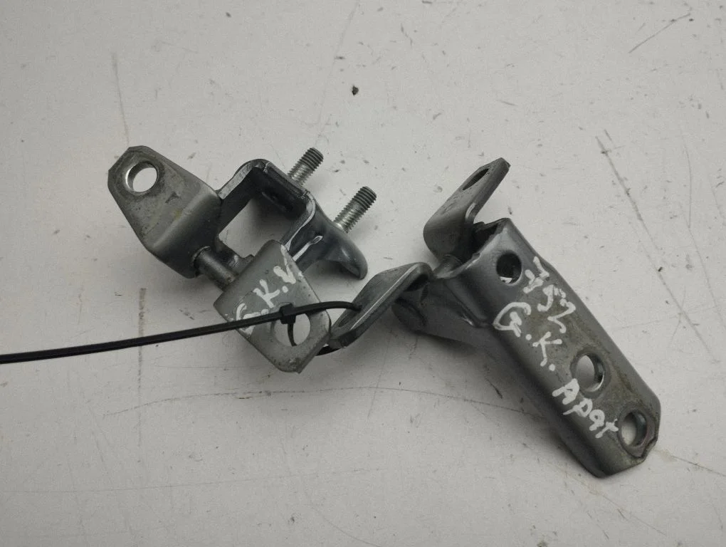 Rear door hinge set – left