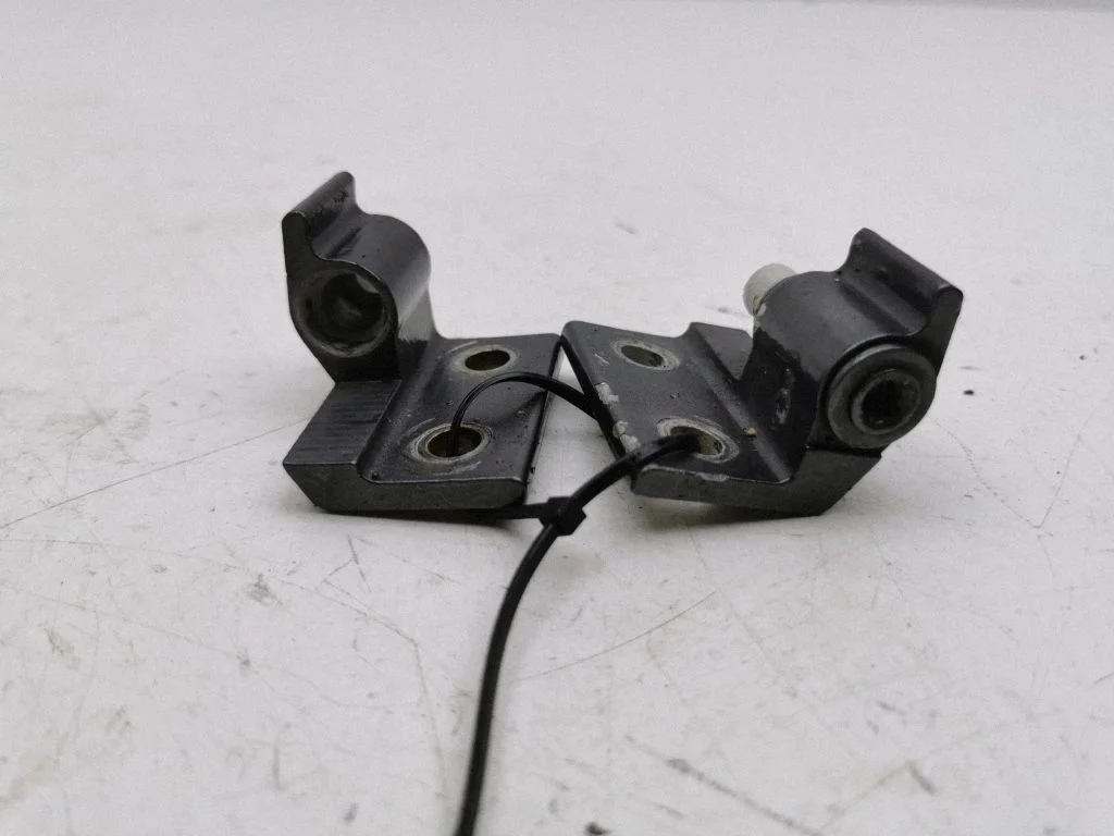 Rear door hinge set – rear left