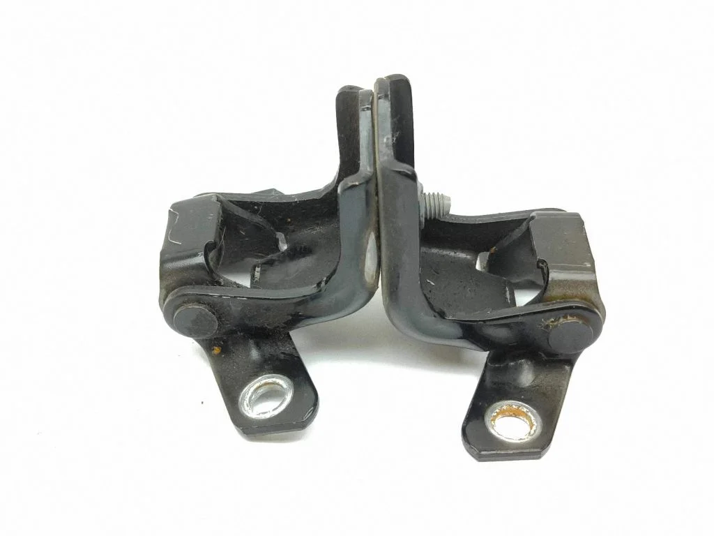 Rear door hinge set – left