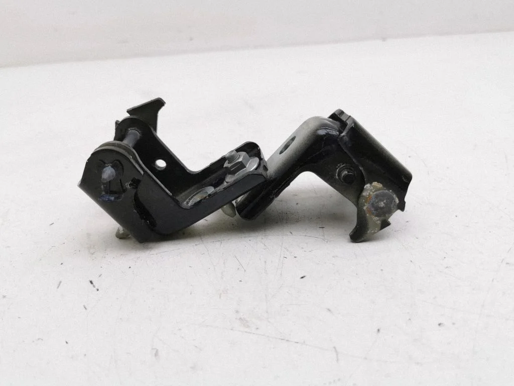 Rear door hinge set – right
