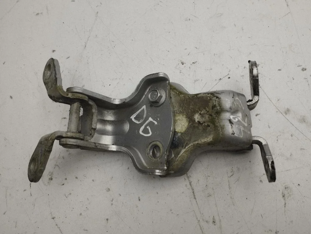 Rear door hinge set – right