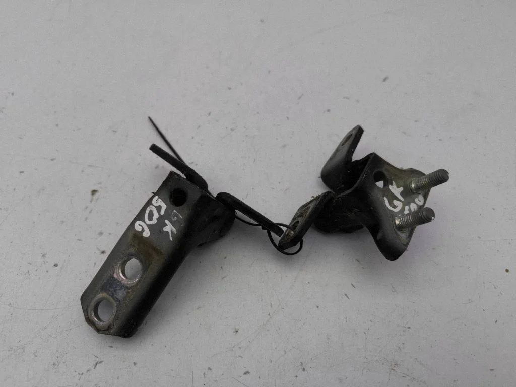 Rear door hinge set – left
