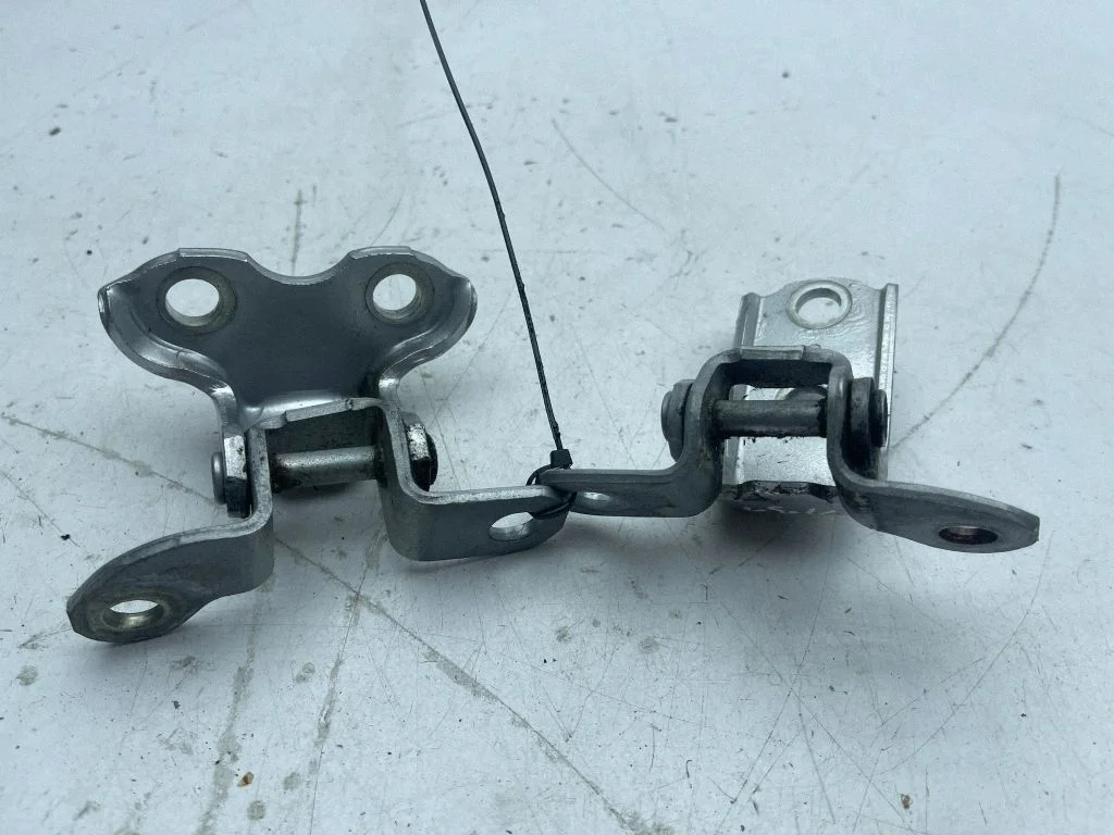 Tagaukse hingede komplekt A046694