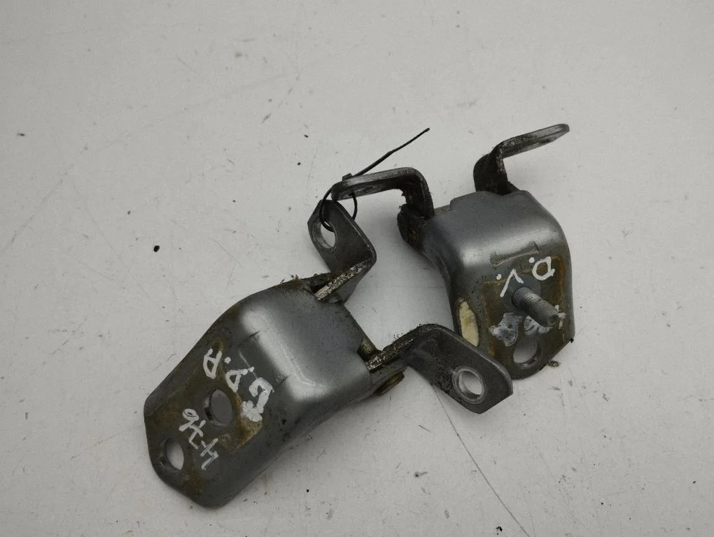 Rear door hinge set – right