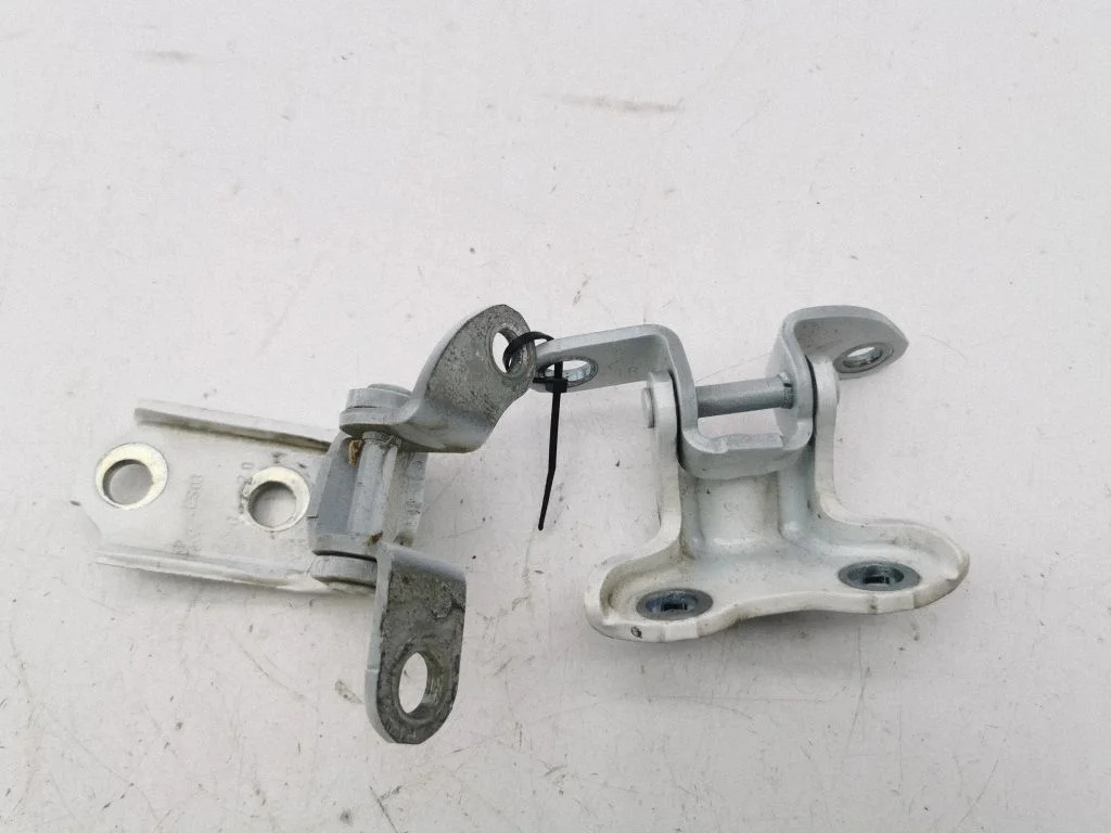 Rear door hinge set 04420