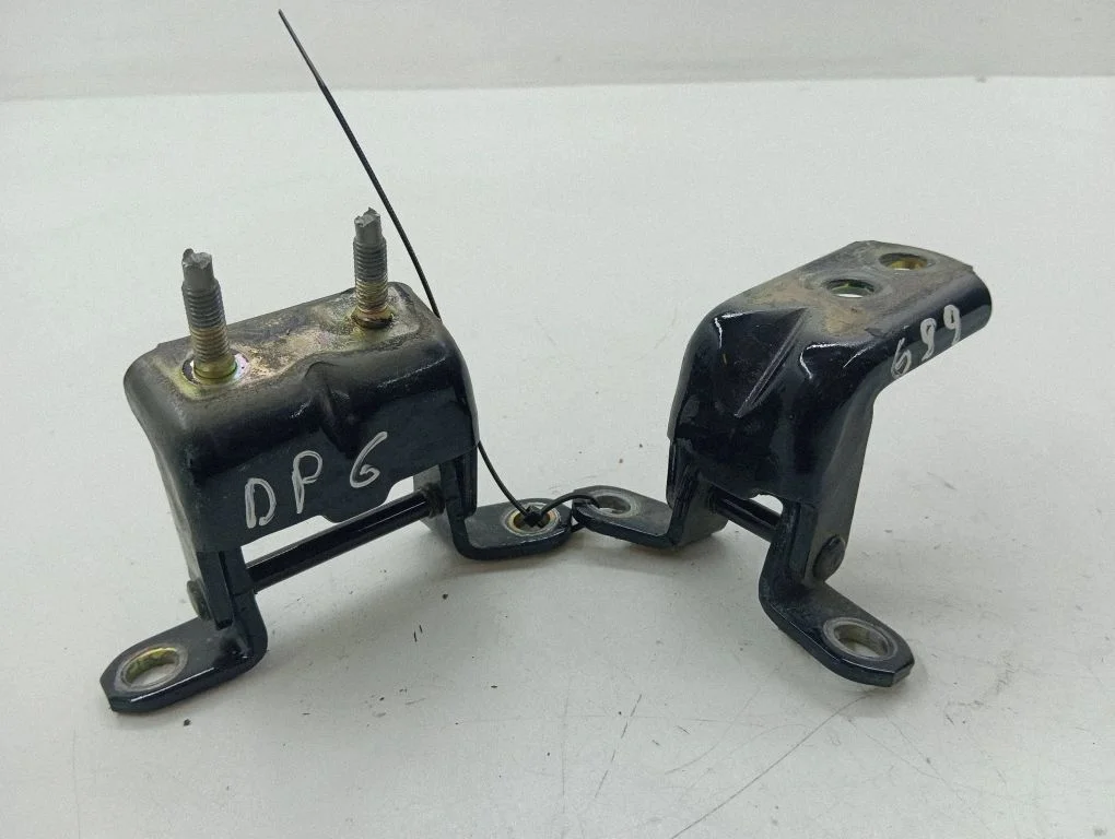 Rear door hinge set – right