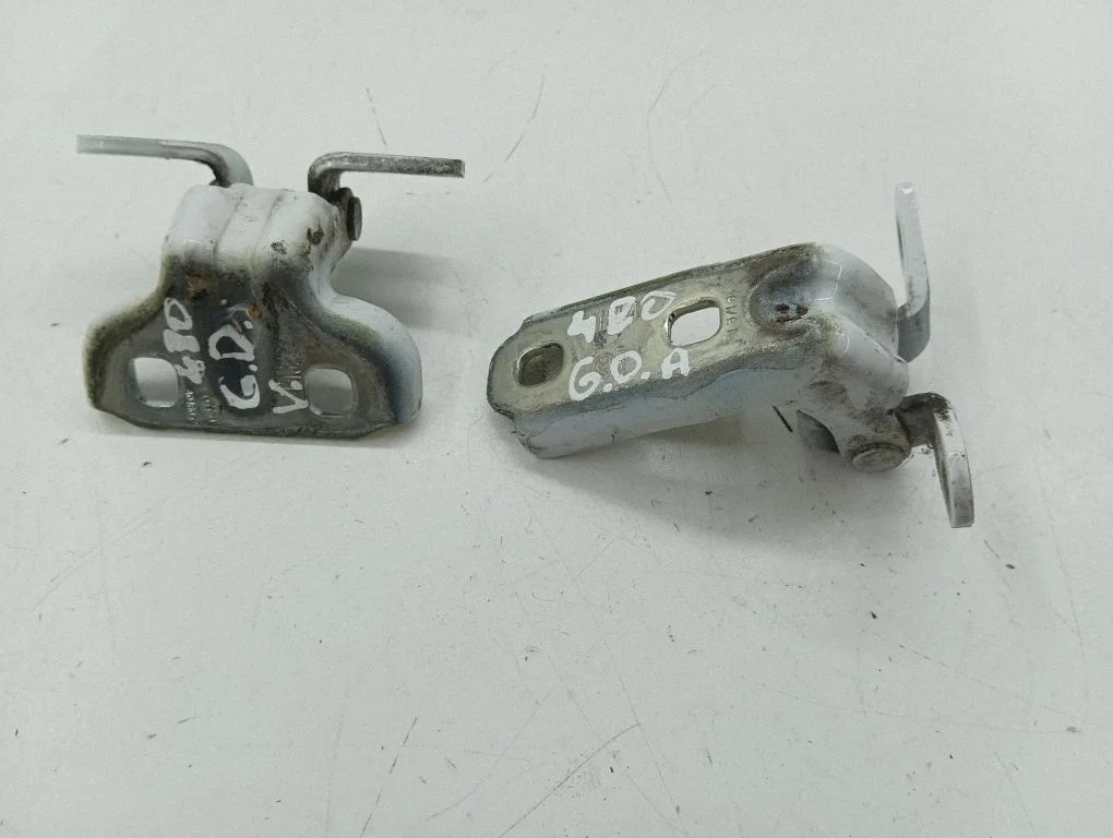 Rear door hinge set – right