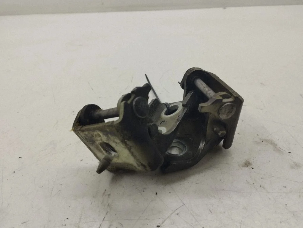 Rear door hinge set – left