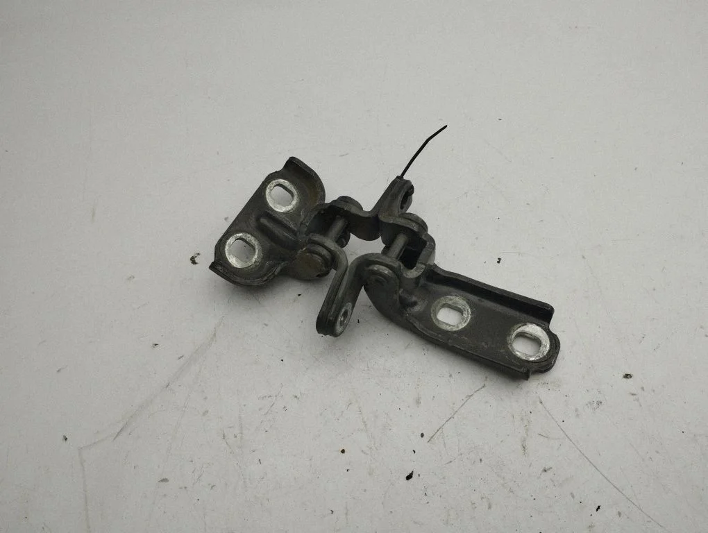 Rear door hinge set – right