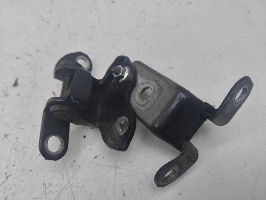 Tagaukse hingede komplekt – Lexus IS 220D-250-350 (2006-2013)