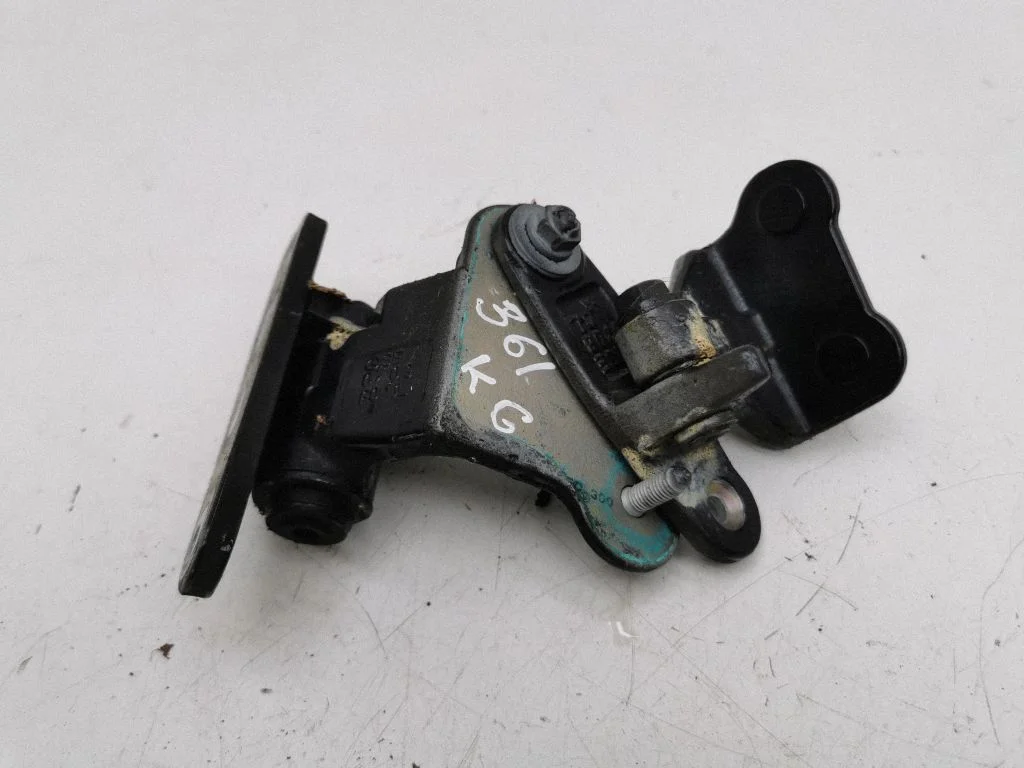 Rear door hinge set A047058