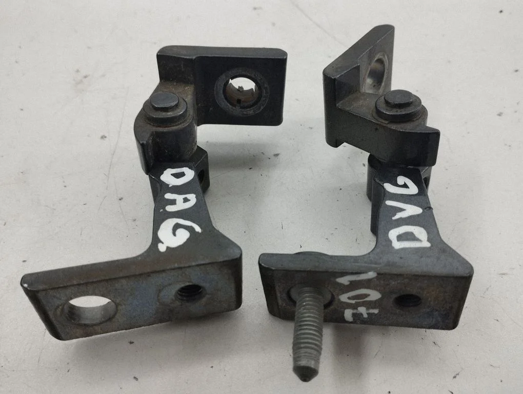 Rear door hinge set 4G0831402