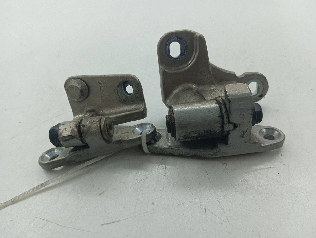 Rear door hinge set – left
