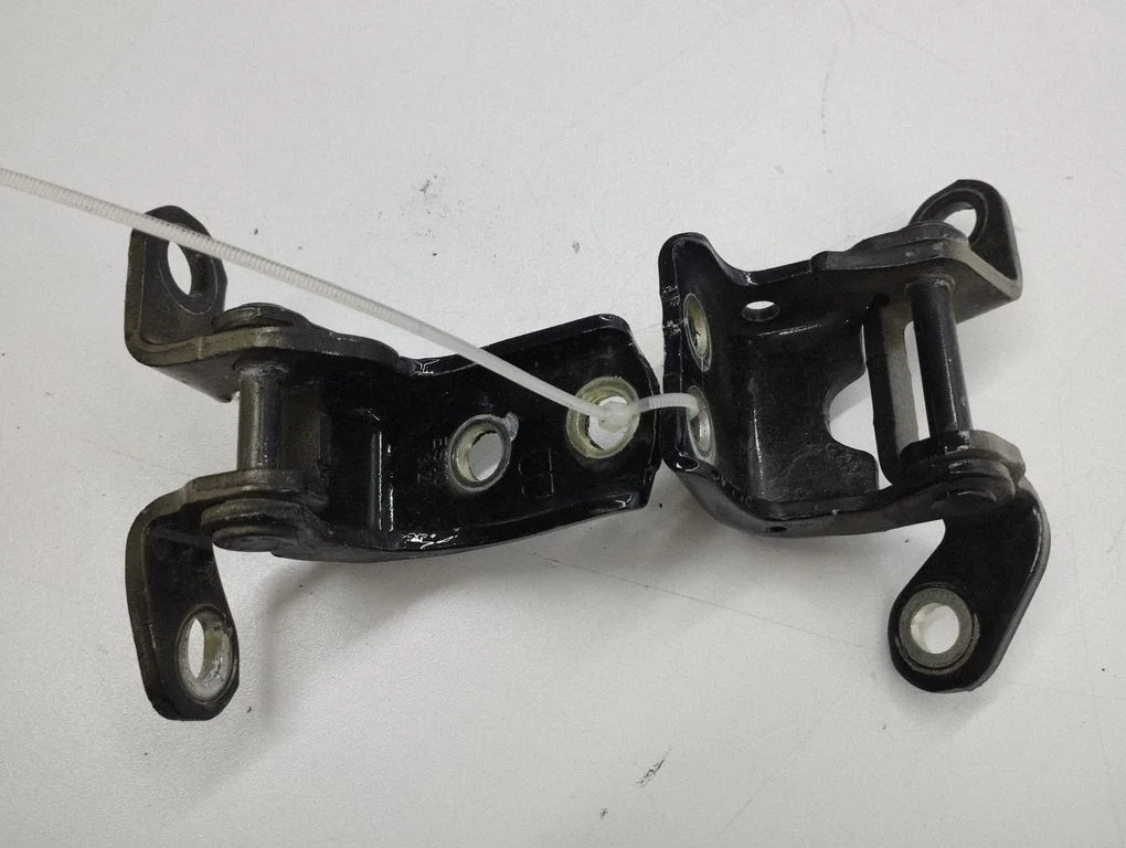 Rear door hinge set – right