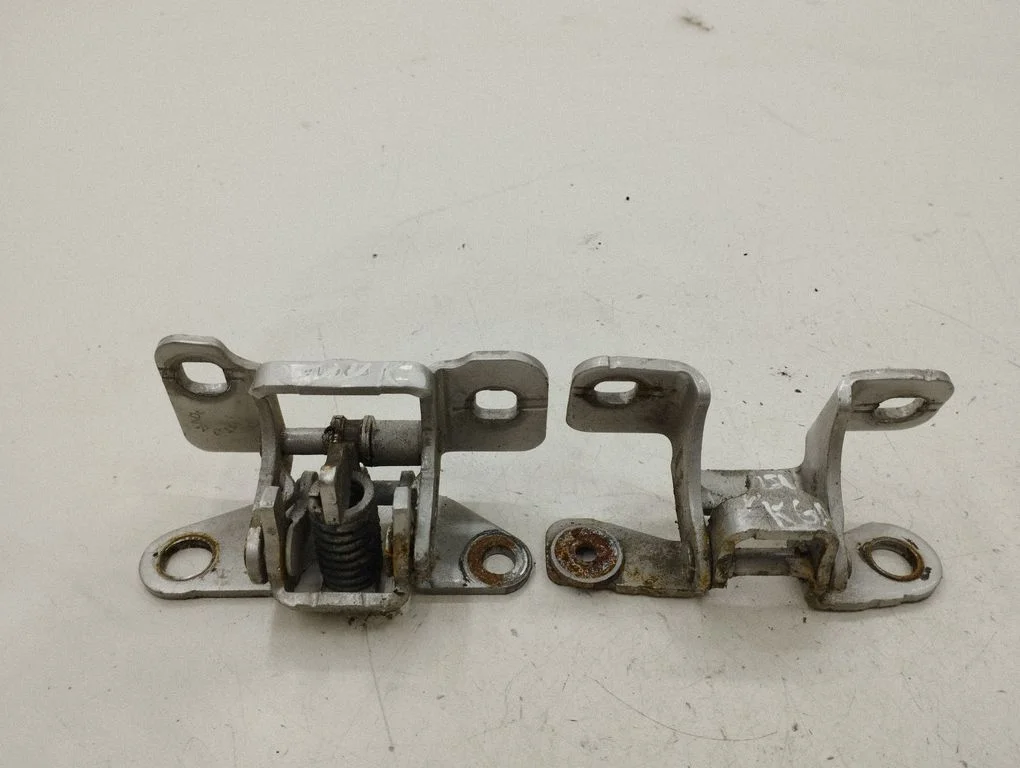 Rear door hinge set – left