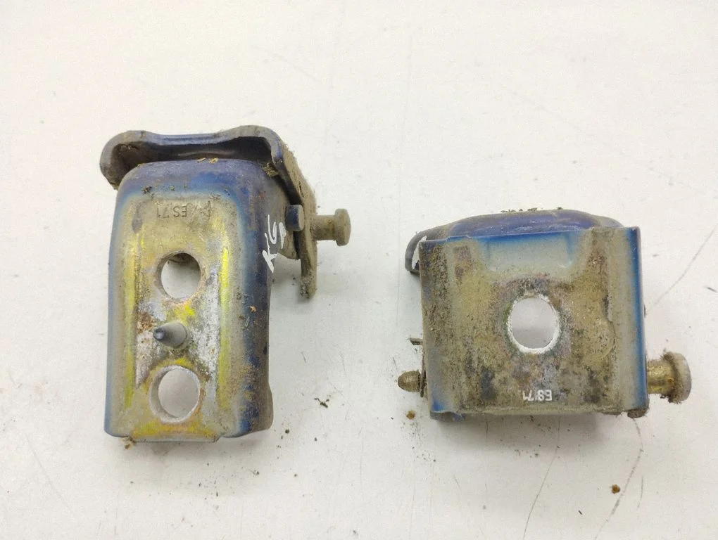 Rear door hinge set