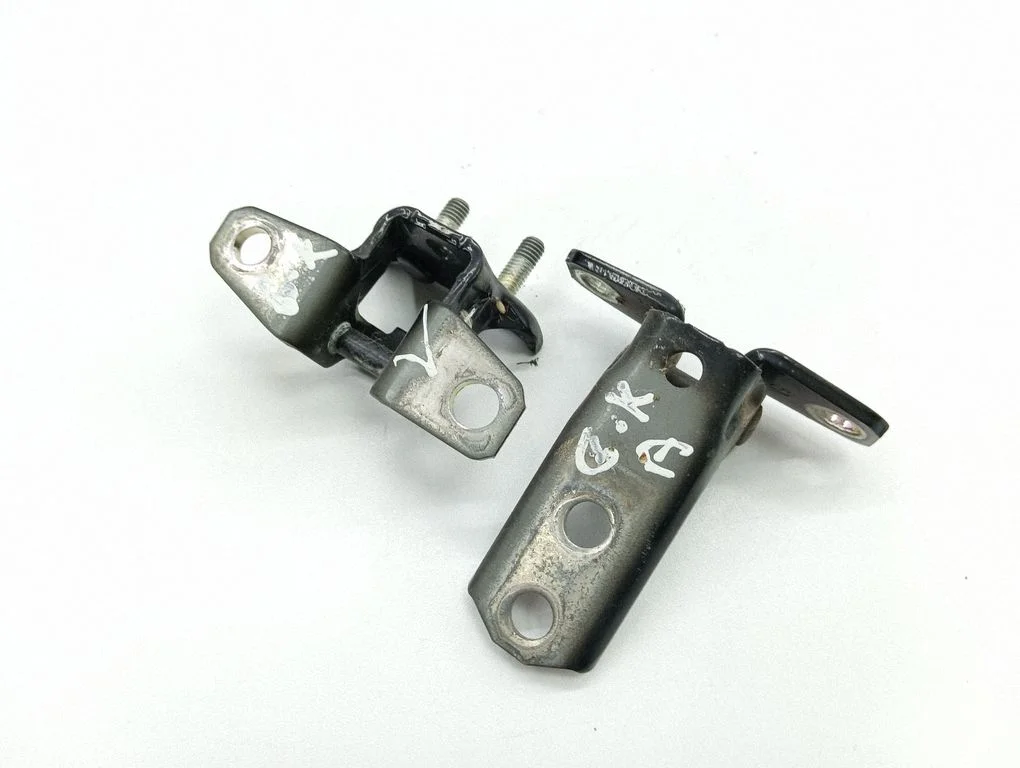 Tagaukse hingede komplekt – Mitsubishi Outlander (2001-2007)