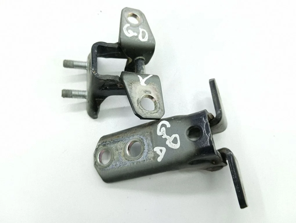 Tagaukse hingede komplekt – Mitsubishi Outlander (2001-2007)
