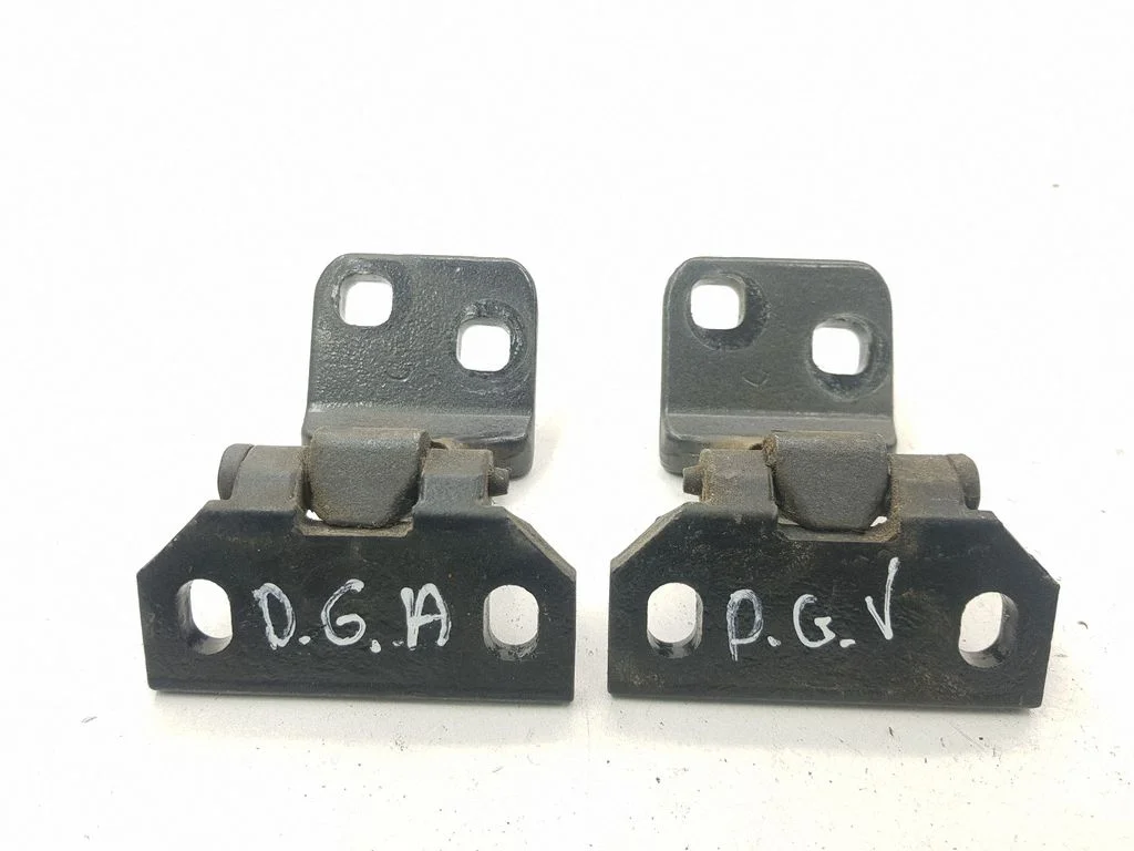 Rear door hinge set – right