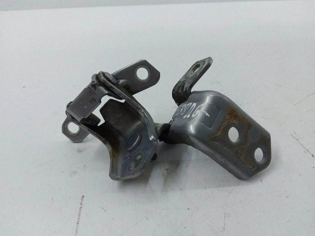Rear door hinge set – right