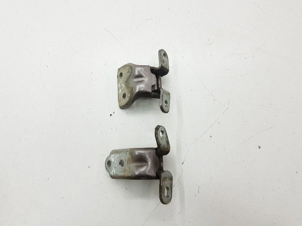 Rear door hinge set – left