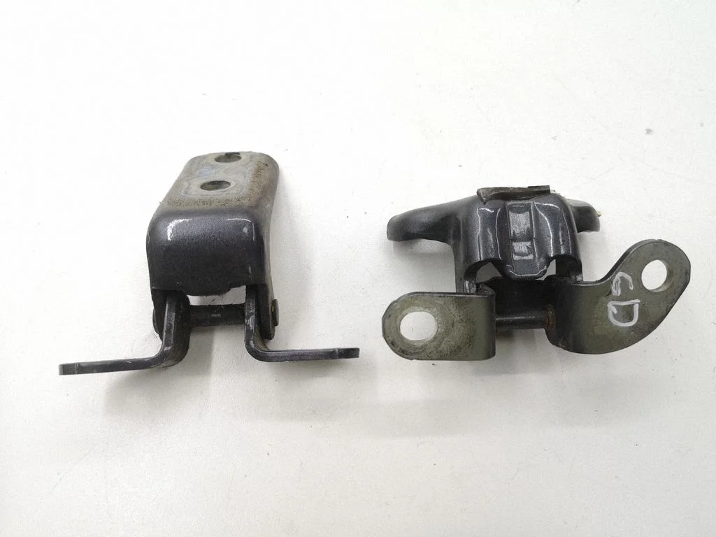Rear door hinge set – right