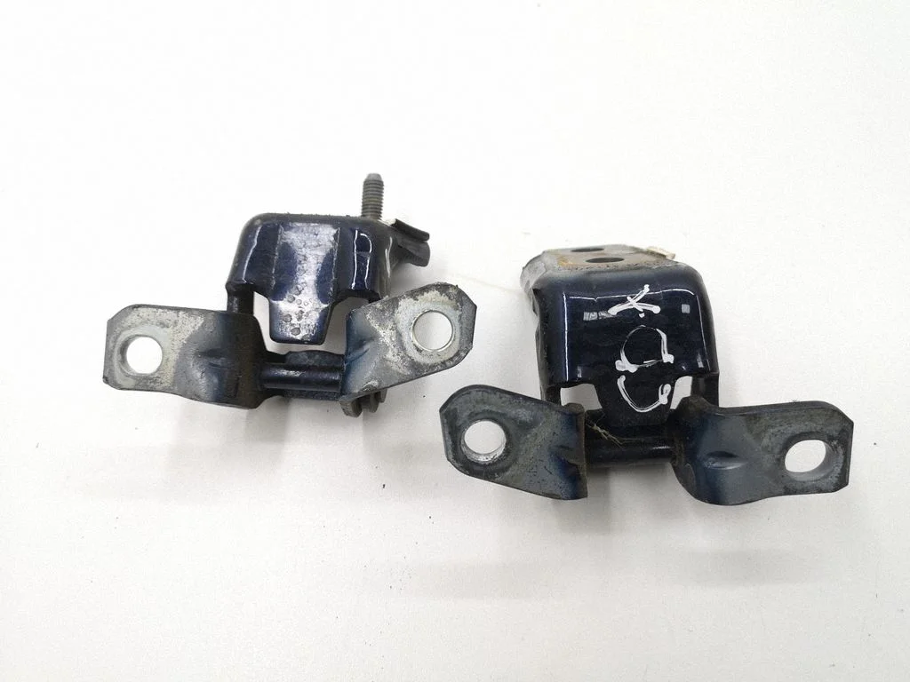 Rear door hinge set – right