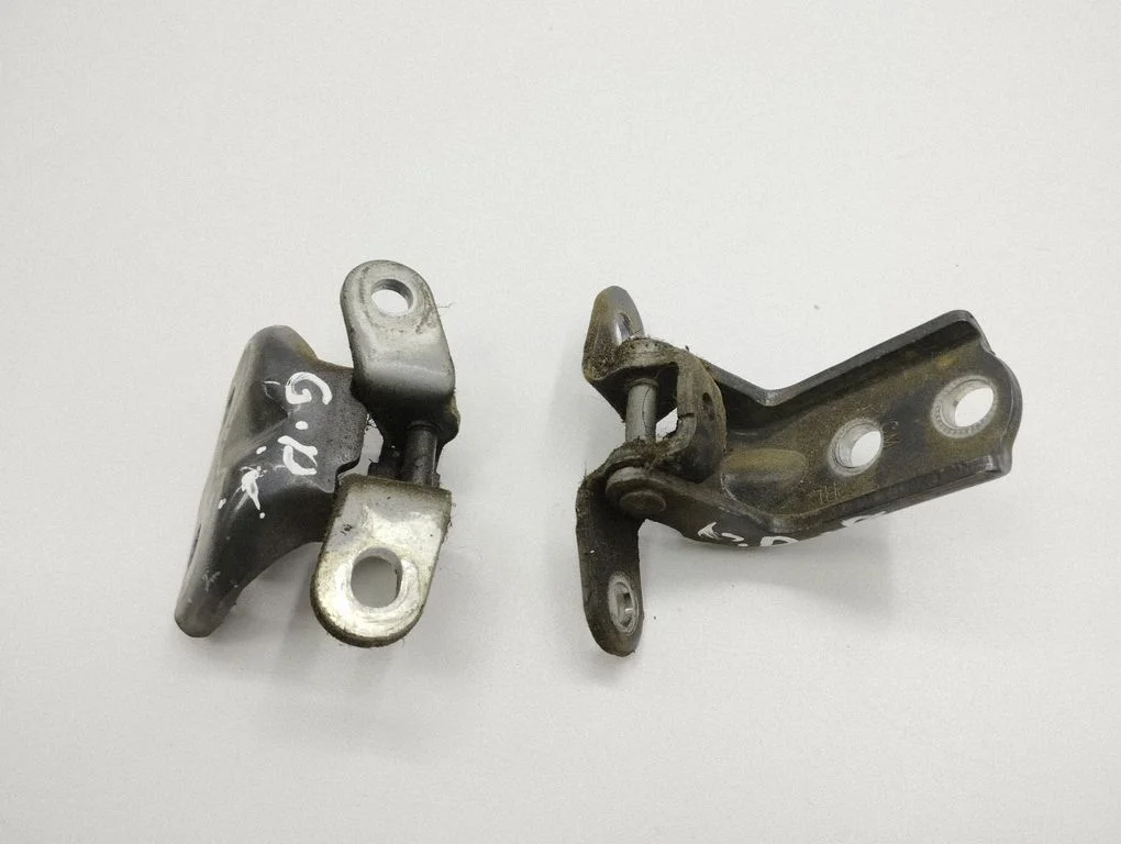 Rear door hinge set – right