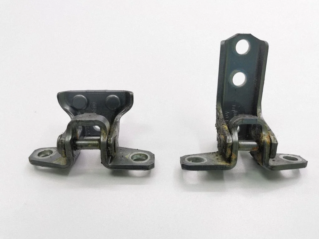Tagaukse hingede komplekt – Mitsubishi Outlander (2013-2021)