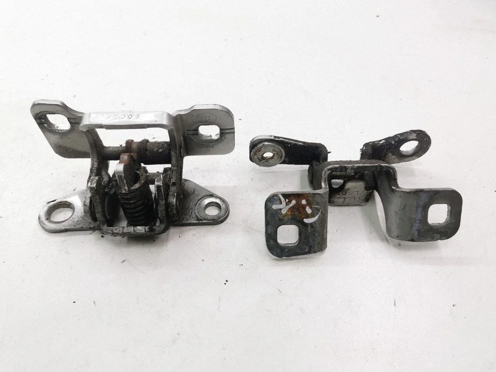 Rear door hinge set 046923