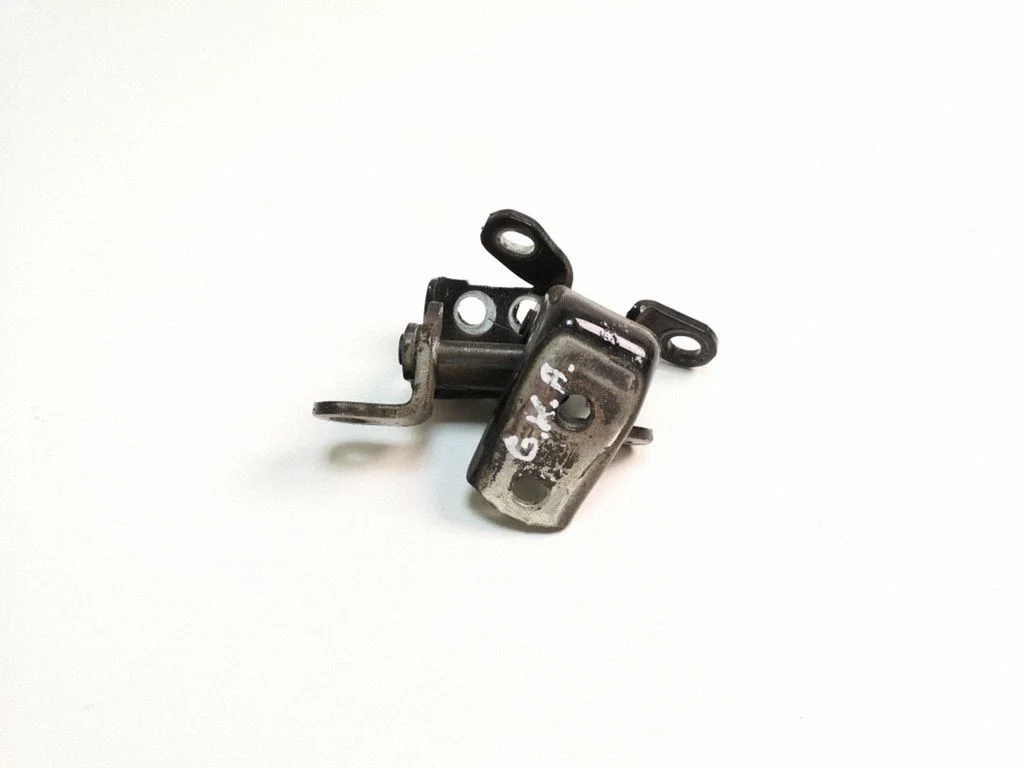 Aizmugurējo eņģu komplekts – kreisā