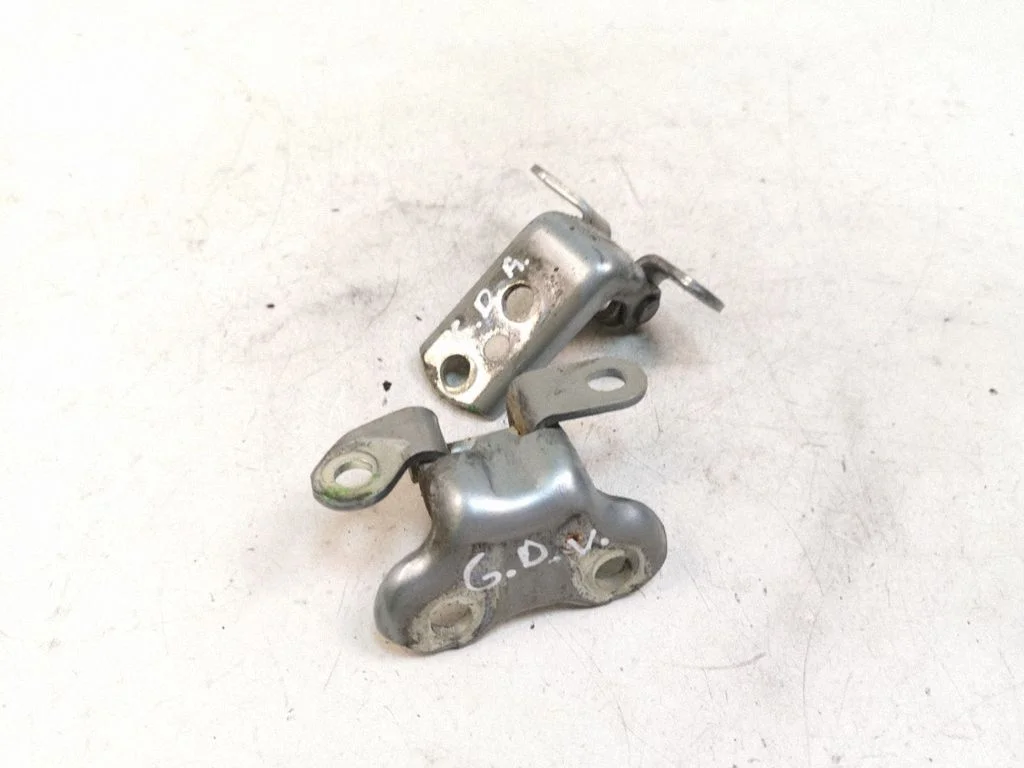 Rear door hinge set – right