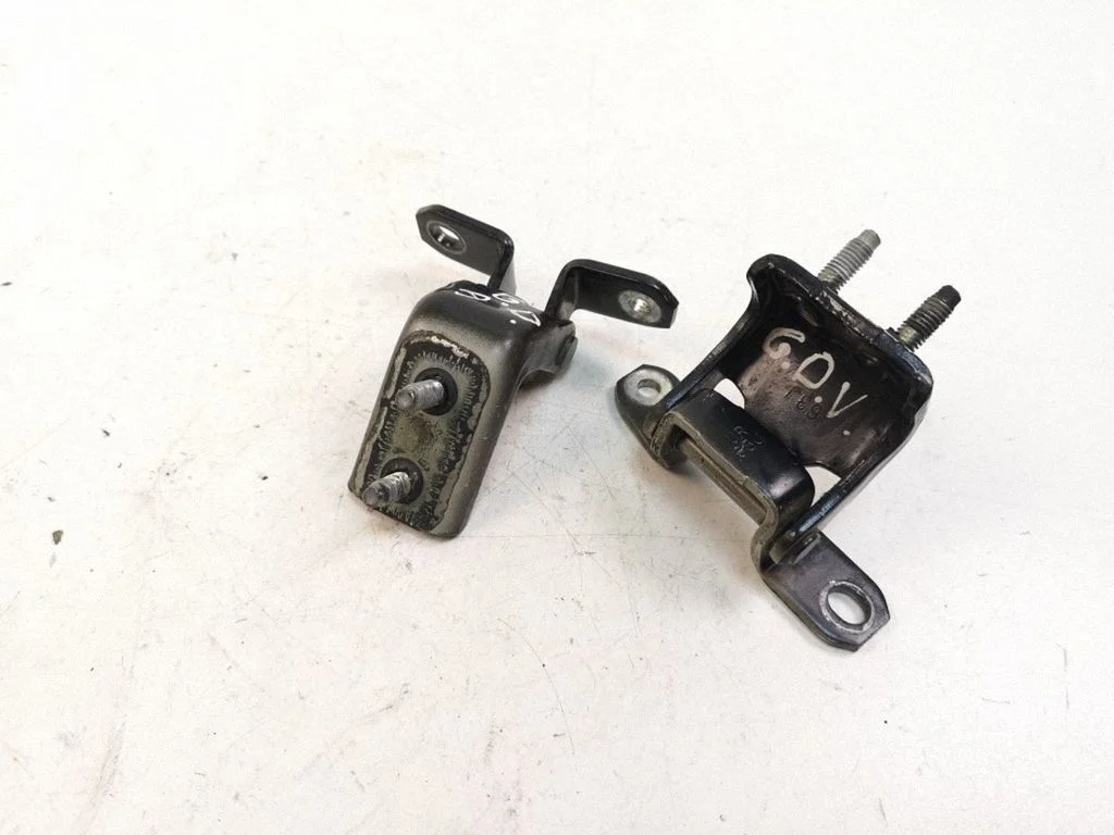 Rear door hinge set – right