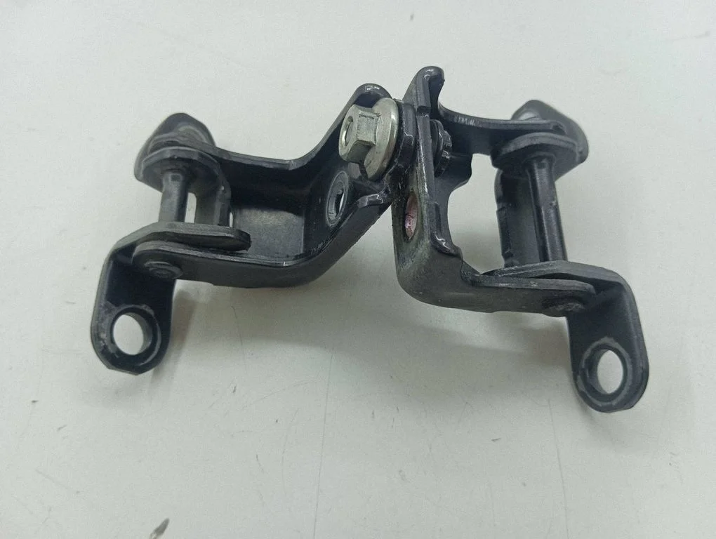 Rear door hinge set – left