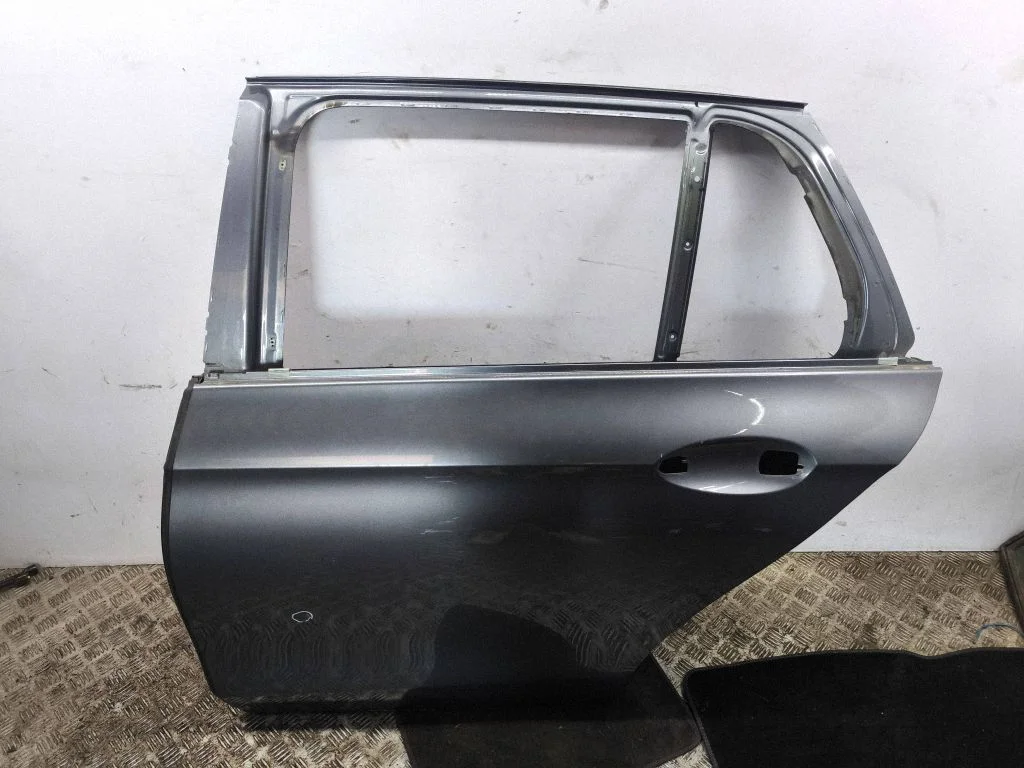 Aizmugurējās durvis A2137320310