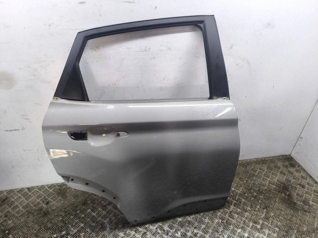 Rear door – right