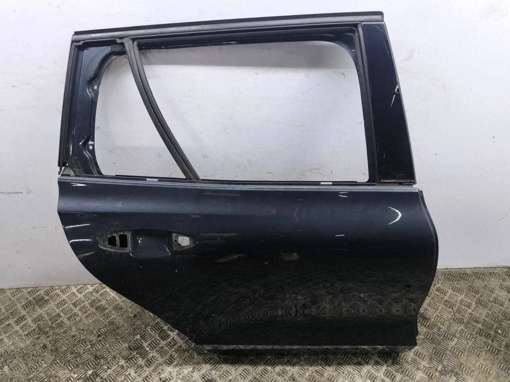 Rear door – right