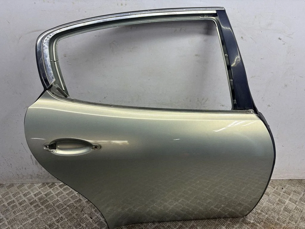 Rear door – right