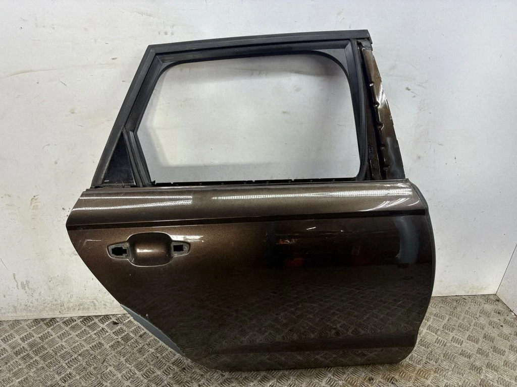 Rear door – right