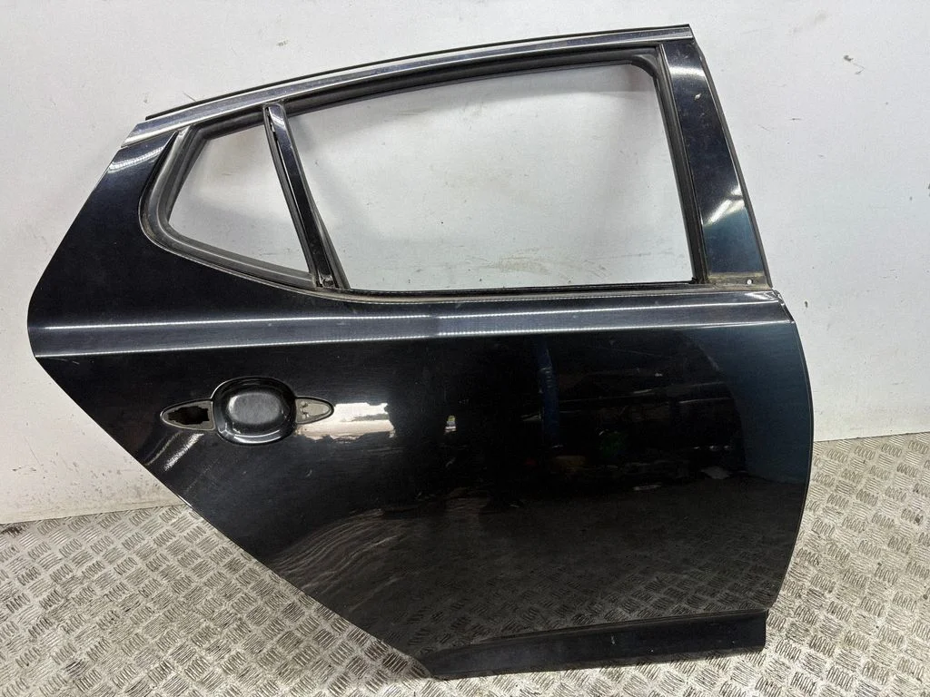 Rear door – right