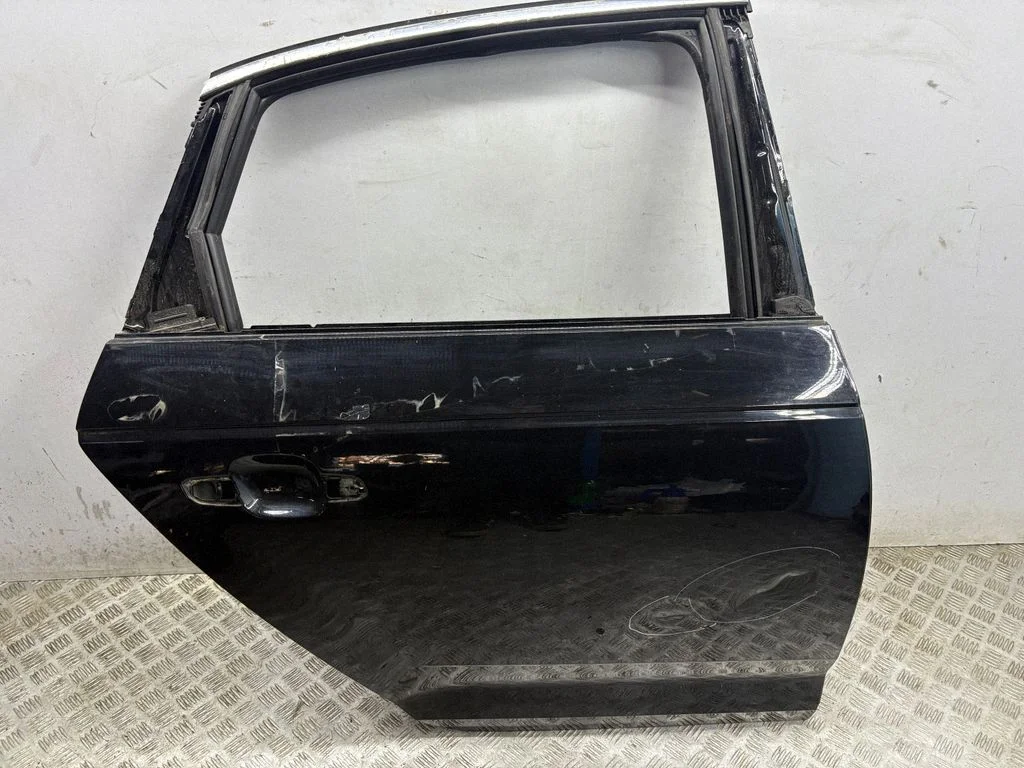 Rear door – right
