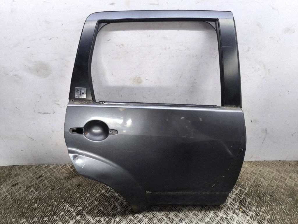 Rear door – right