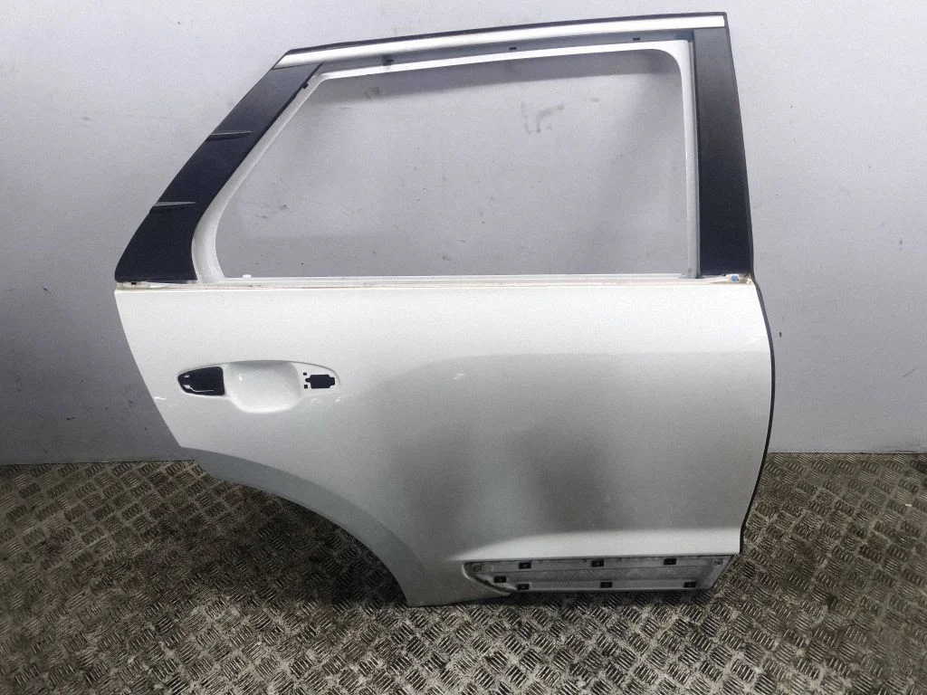 Rear door – right