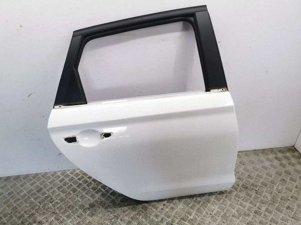 Rear door – right