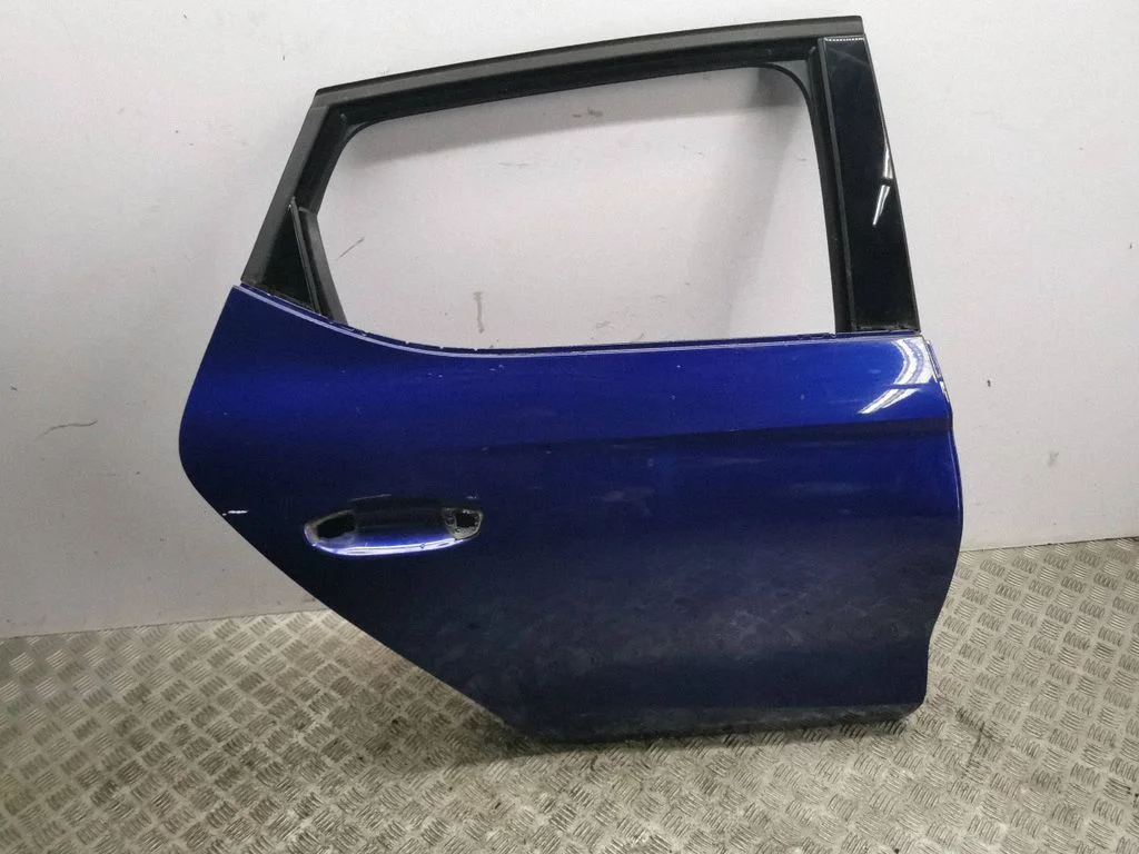 Rear door – right