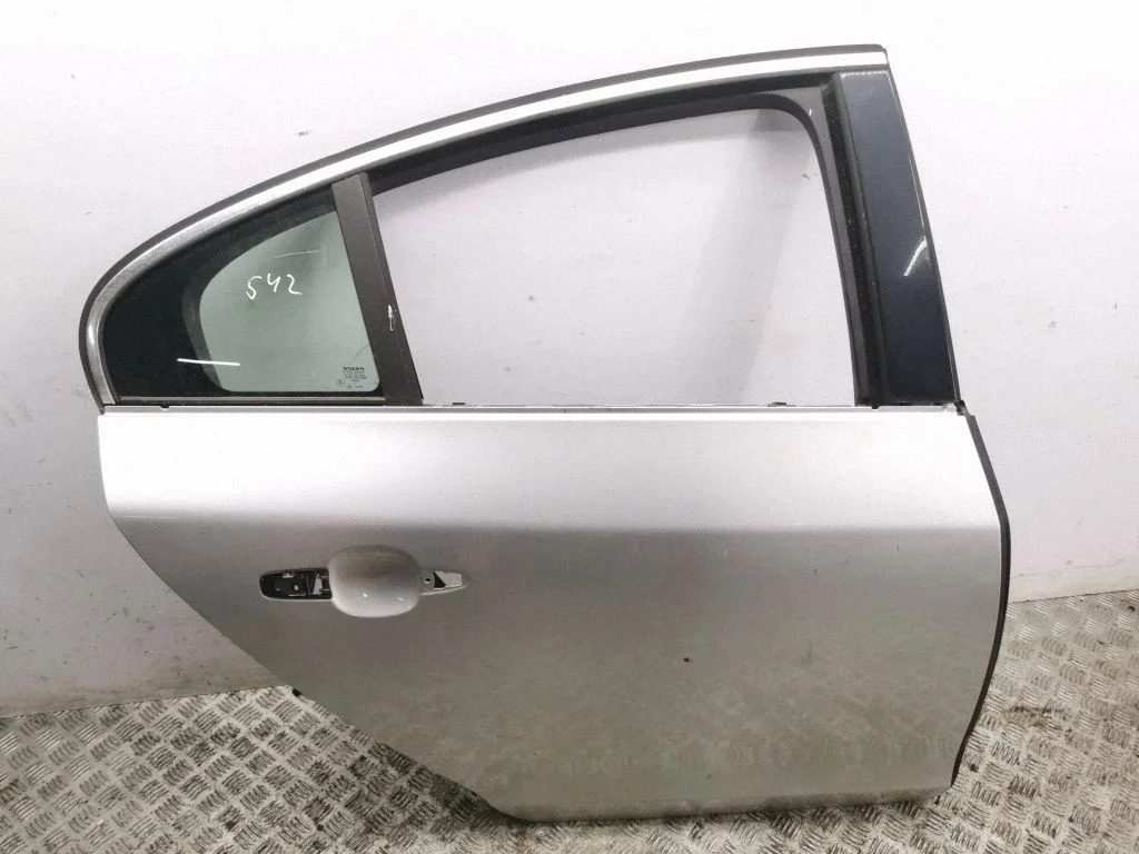 Rear door – right