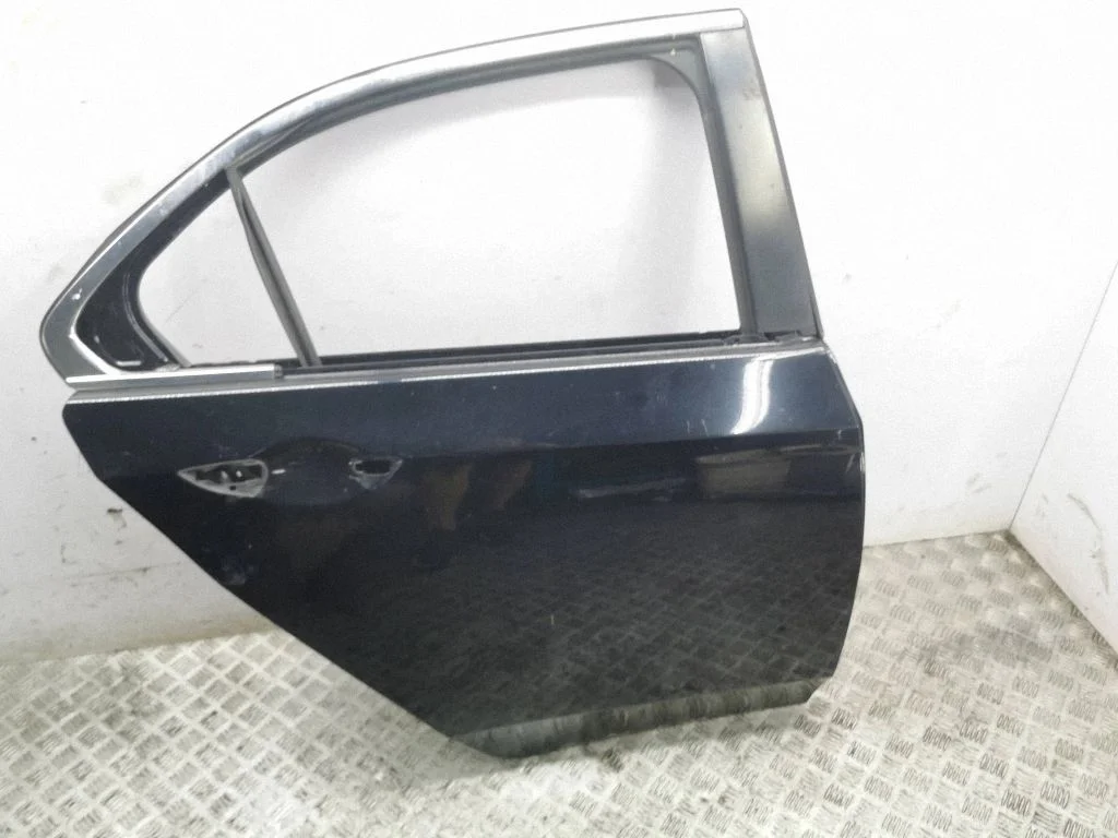 Rear door – right